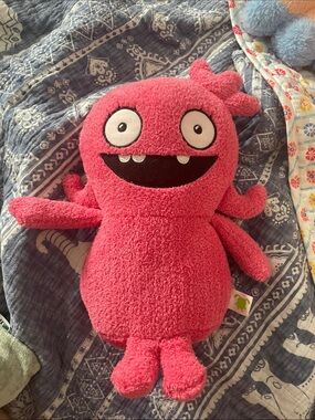 Hasbro UglyDolls Feature Sounds Moxy Plush